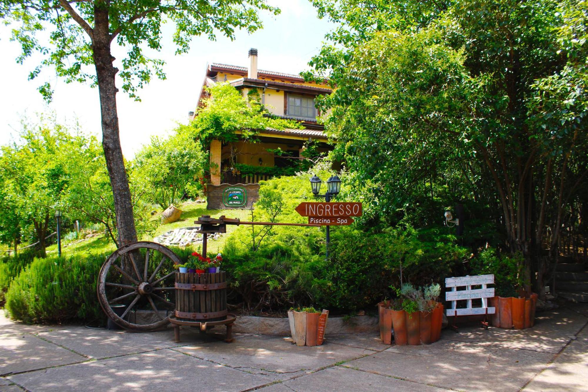 Agriturismo La Locanda Del Parco โมราโนคาลาโบร ภายนอก รูปภาพ