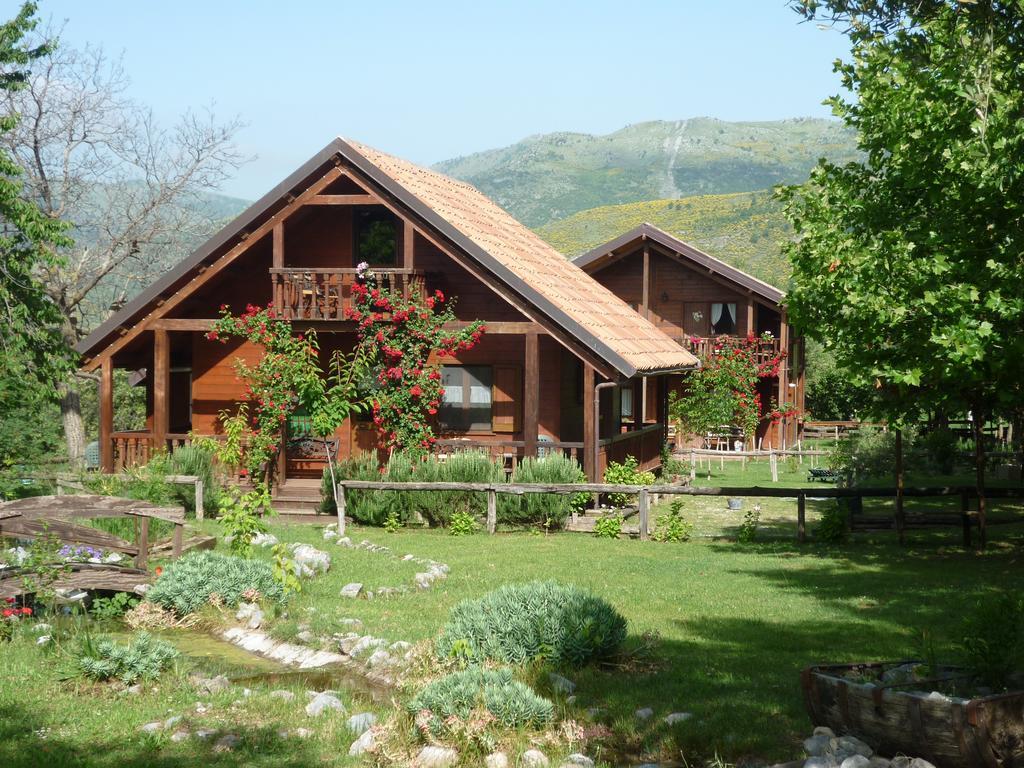 Agriturismo La Locanda Del Parco โมราโนคาลาโบร ภายนอก รูปภาพ